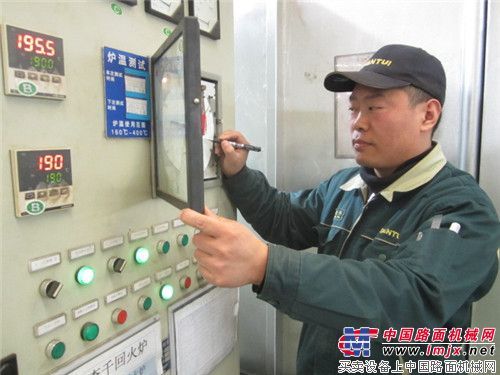 山推辛建华：心怀感恩 忘我工作