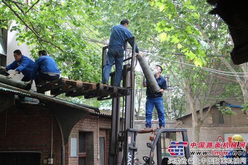 陕西建设机械认真落实群众意见  及时维修解民忧