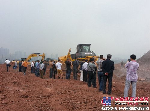 山推大马力推土机体验会在重庆举行