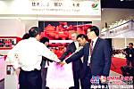 康明斯首款国产天然气发动机亮相2014北京国际道路运输展