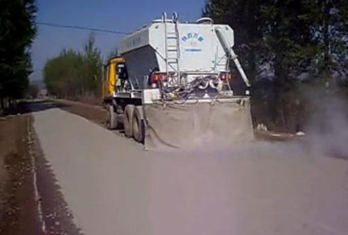 陝西萬裏水泥撒布機施工視頻