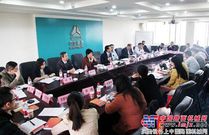 “转型升级话国企”集中采访报道团深入中国重汽采访