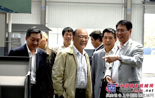 山东省政协老领导来英轩重工参观考察