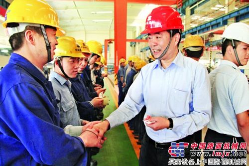 中联重科混凝土机械公司启动领导干部“下班组”活动