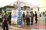 陝汽重卡新型渣土車亮相中國第三屆環衛設施設備展會