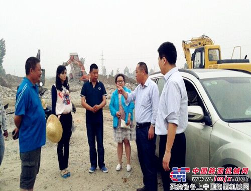 湖北省宜城市交通运输局机关干部到工地进行社会实践活动