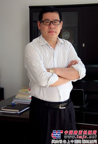 中集凌宇胡柏林荣获2013年混凝土行业绿色环保年度人物