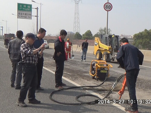 武汉维修三环线路面，悍路威设备技术支持