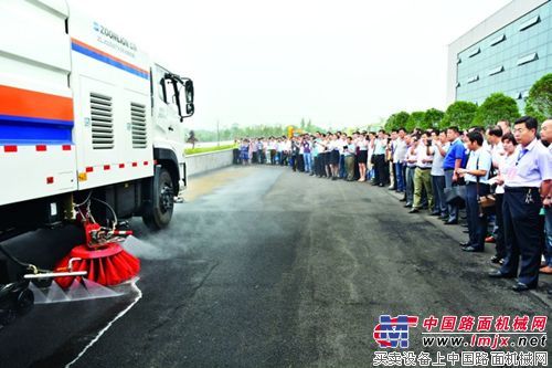 中环协第五次代表大会在长沙召开 与会代表参观中联重科环境产业园