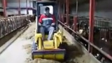 蓋爾滑移裝載機牛場養殖中心施工視頻