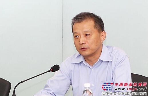 山重建机召开管理干部会议