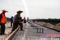 中铁十五局六公司哈齐客专：无砟轨道4个作业面齐头并进