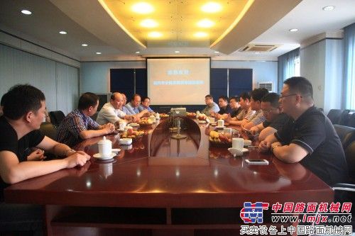 浙江绍兴市公路系统领导来陕建机参观考察