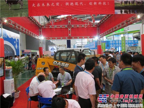 凱斯滑移裝載機參展“中國國際奶業展覽會暨高層論壇”