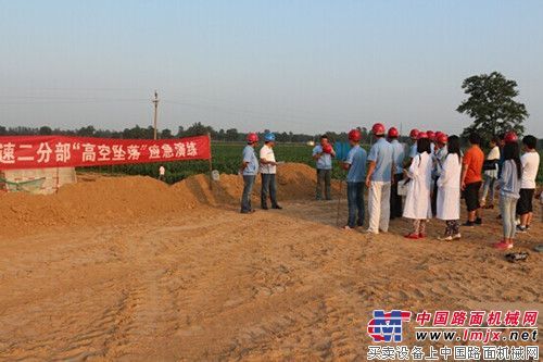 河南开民高速公路二分部进行高空坠落应急演练