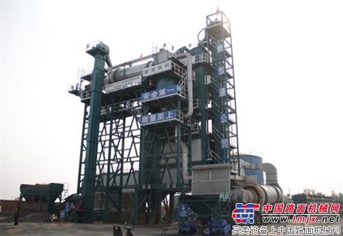 亚龙筑机热再生设备服务河南省普通省道升级工程