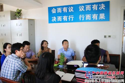 卡特彼勒（青州）公司市场部长黄翔宇一行造访中国路面机械网