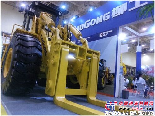 柳工F190石材叉装车亮相第八届中国(青岛)国际石材展