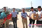 白云寺镇政府领导慰问开民高速公路二分部职工