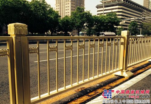北重集團築起北京市長安街的金色“長城” 