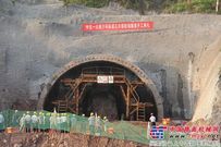 重庆市万利高速公路五分部赶场隧道正式进洞施工