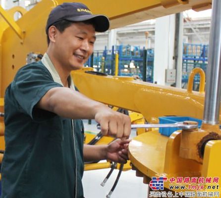 山推“诚敬做产品”凝聚钢铁团队