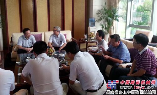 福建省散装水泥办公室杨小利主任一行到南方路机考察调研