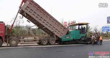 徐工RP600洒布摊铺机南京禄口机场施工现场