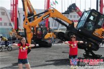 中国-亚欧博览会三一重工上演挖掘机与人共舞