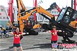 中国-亚欧博览会三一重工上演挖掘机与人共舞
