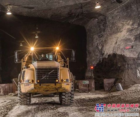 沃尔沃铰接式卡车助力建材巨头筑高效环保大道