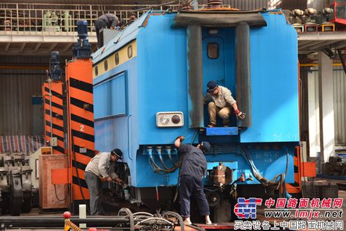 中鐵十五局神朔鐵運處積極做好新接機車解備工作