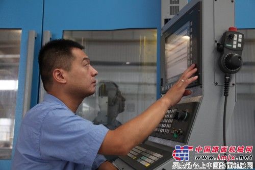陕建机：八零后“技术大拿”张普