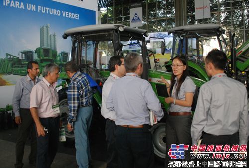 “耕王”拖拉機亮相哥倫比亞國際農機展