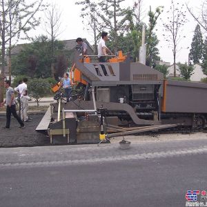 【华通动力】WTS95型摊铺机扬州施工照片