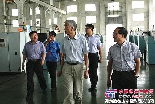 中国工程机械工业协会会长祁俊视察方圆集团