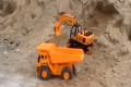 玩具遥控自卸车和遥控铲臂挖掘机互补