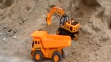 玩具遙控自卸車和遙控鏟臂挖掘機互補
