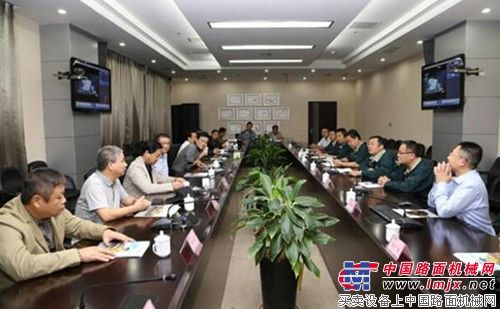 国之重器.山推行“工业之旅”活动拉开帷幕