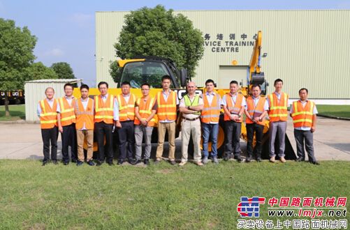 JCB中国第一期伸缩臂叉装车培训顺利完成