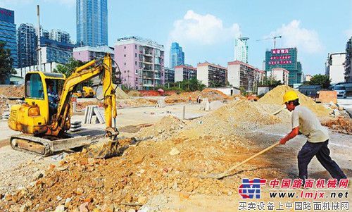 柳东路北段公路建设项目施工正酣