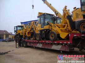 全工機械16台挖掘裝載機一次性出口外蒙古