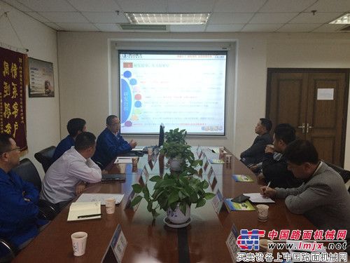 辽宁营口大客户来陕汽参观访问