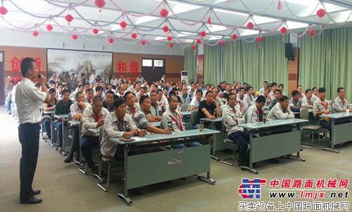 徐工施维英送服务，南京百名操作手培训圆满结束
