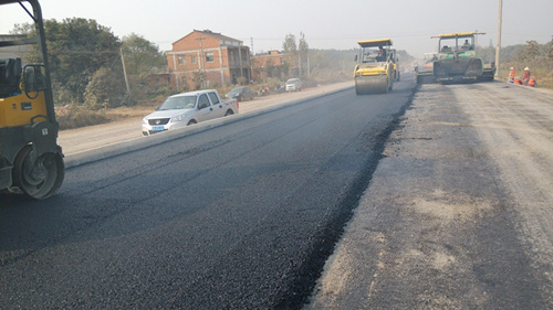 安徽S103合铜路05标段开始沥青路面施工