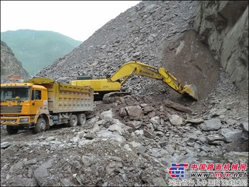 力士德挖掘機助力雲南黃登水電站建設