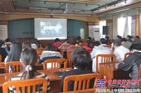中铁十五局六公司组织观看《管好身边人》警示教育片