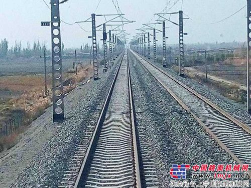 中铁十五局吐库铺架项目线路动态预验检测受到赞扬