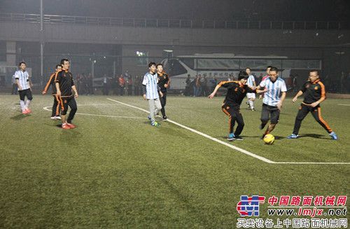 中联重科金融板块和农机板块足球赛火热开赛