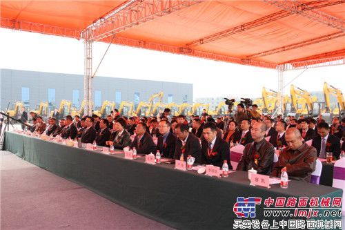 山东亚华“十年映像 新起点”十周年盛典暨亚华6S中心启动仪式隆重举行